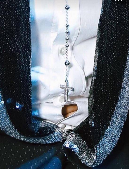 杨洋的脚,易烊千玺的手,蔡徐坤的胸肌,粉丝现在都不看脸了_王俊凯