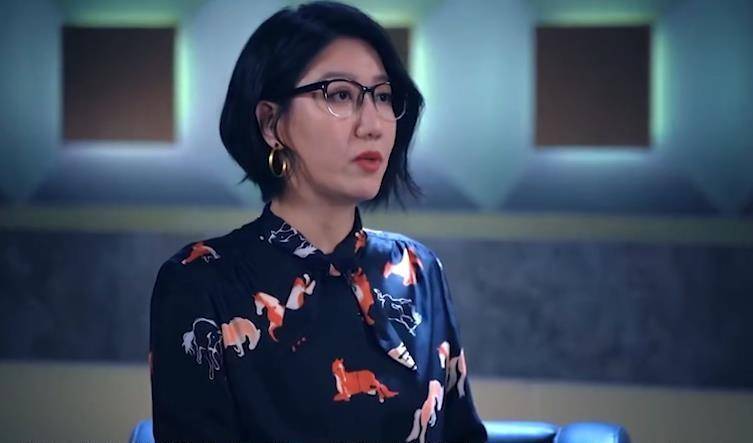 易立竞成功出圈,被网友誉为娱乐圈鬼见愁,她的访谈生涯堪称一绝_节目