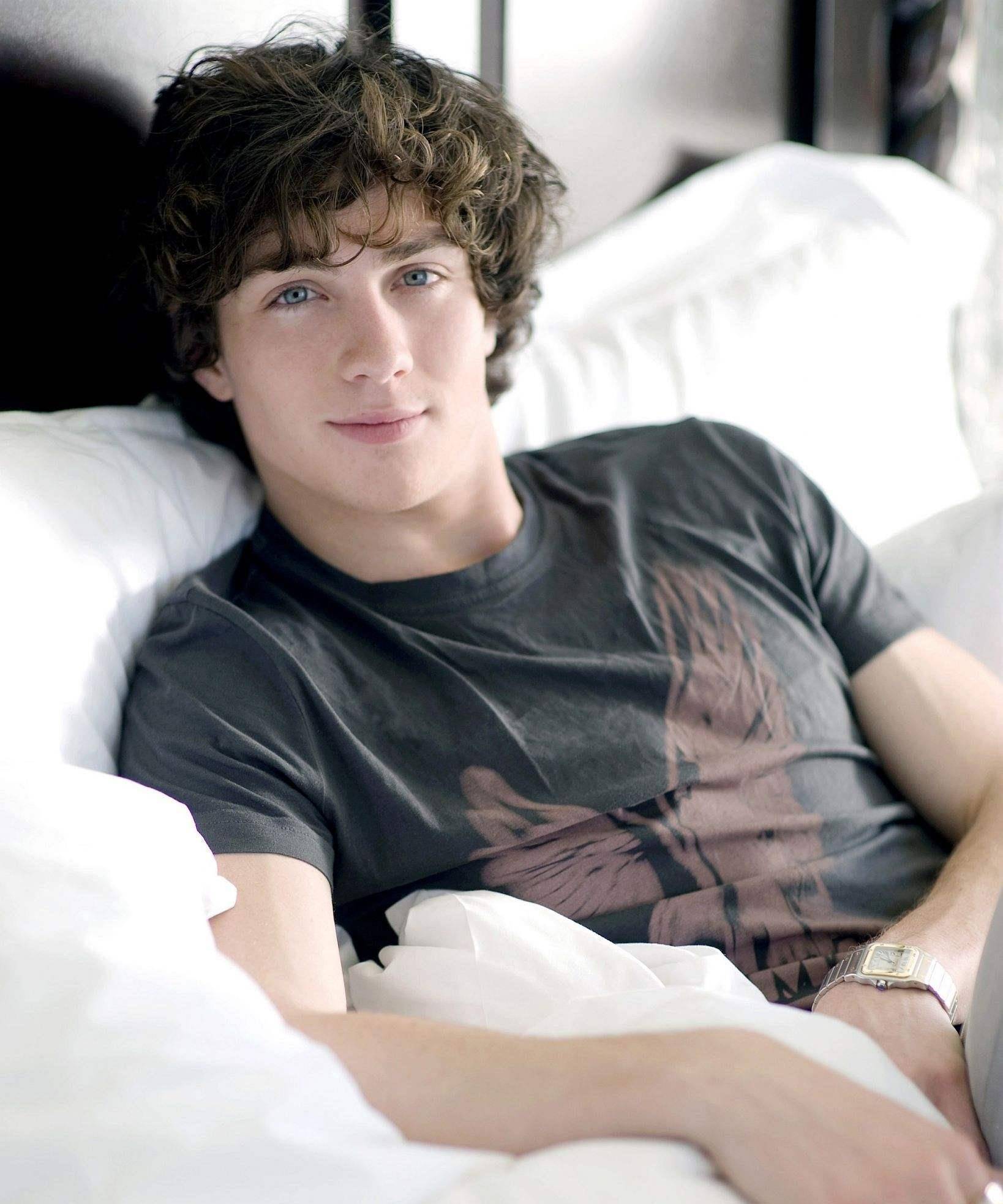 自从结婚后,他的个人形象与实际年龄脱节,扮演的角色愈发成熟_亚伦_小