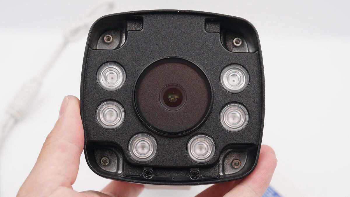 拆解长视高清网络监控摄像机看看_供电_螺丝钉_摄像头