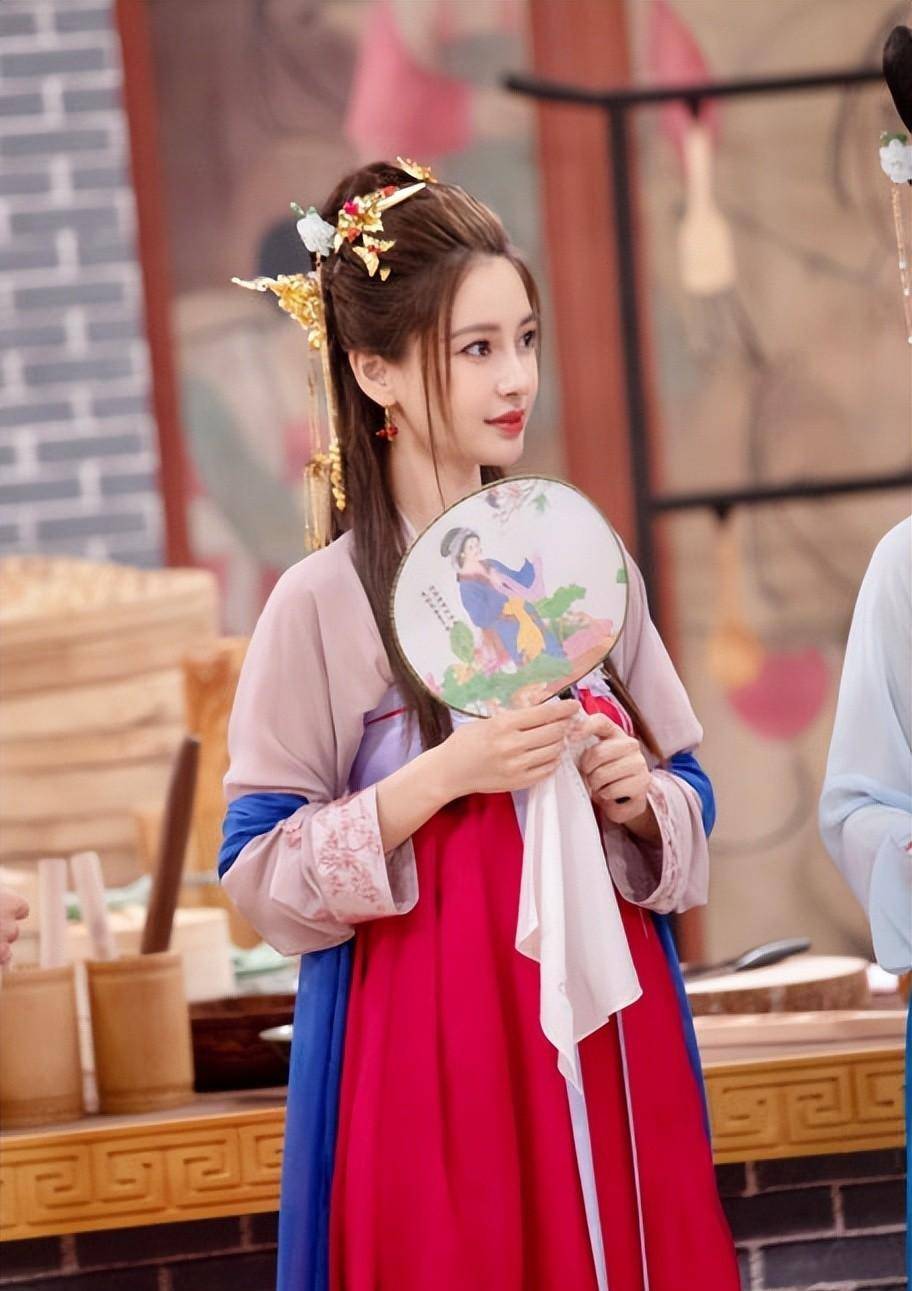 穿衣品味越来越高,古装原来更有魅力_汉服_杨颖_色彩