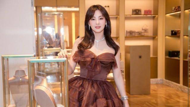 张雨绮半月内和他频频出游,男方曾被指是假富豪!_袁巴甲_男子_张钱豪