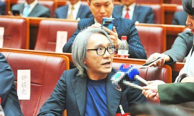 周星驰为什么头发白了笑容没了面对媒体总是沧桑的表情_电影_白发