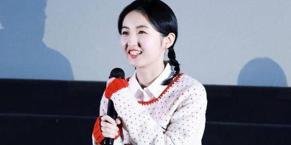 而且据网友透露,张子枫的艺考表演成绩,接近满分.真的是十分厉害了.