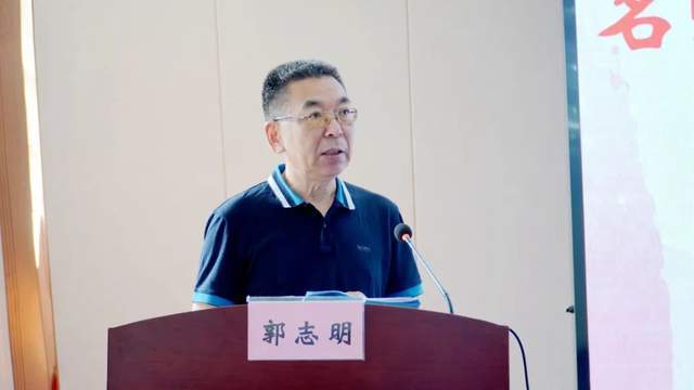 他首先肯定了邱磊老师在培养周期内所取得的成绩,同时勉励全体教师