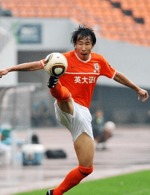 国足十大名场面,隋维杰喝水丢脸到国外,国足:搞笑我们是认真的_比赛