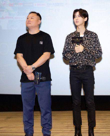 《上海堡垒》口碑票房扑街,鹿晗舒淇马伊琍力挺导演滕华涛被骂_网友