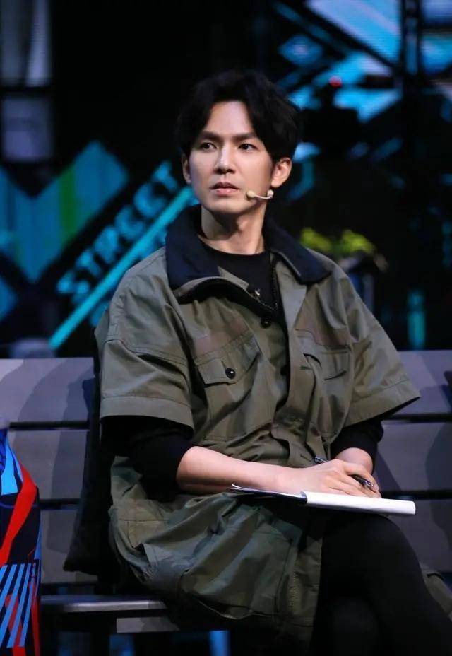 钟汉良李小冉新戏路透,靠肩互动冒粉红泡泡,三度合作cp感超甜_电视剧