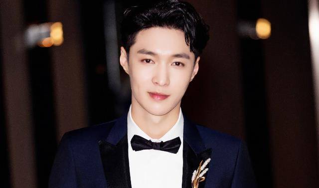 张艺兴参加节目,直言就是想唱歌,发型和参加《跑男》时一样青涩_时候