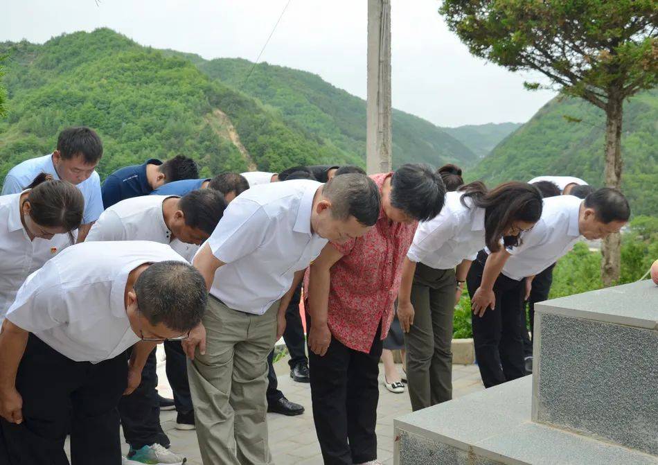 (平江县退役军人事务局局长唐杏桂)(朗姿国际董事长卢德明)(张辉烈士