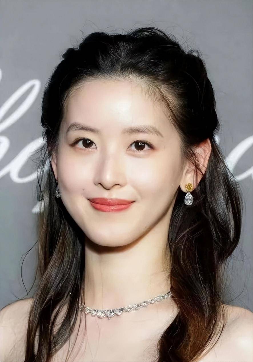 章泽天终于打扮得像豪门阔太,戛纳穿8万4的裙子,比女明星还耀眼_身材