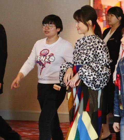 能把豹纹穿的这么减龄时尚的只有刘诗诗!陈乔恩被甩n条街!