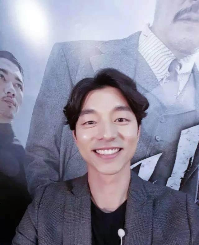 井柏然和陈柏霖一起自拍秒变路人,杨佑宁陈柏霖的自拍水平中间,隔了