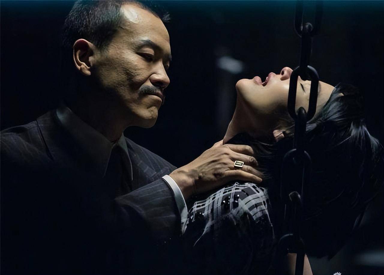 《邪不压正》:密集能指,嵌套类型与威权重构的影响与启示