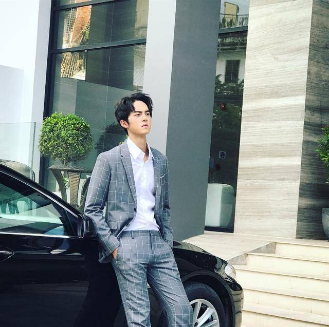 阚清子分手3个月就牵手鲜肉新欢,网友们的评论太好笑了_谢彬彬_事业