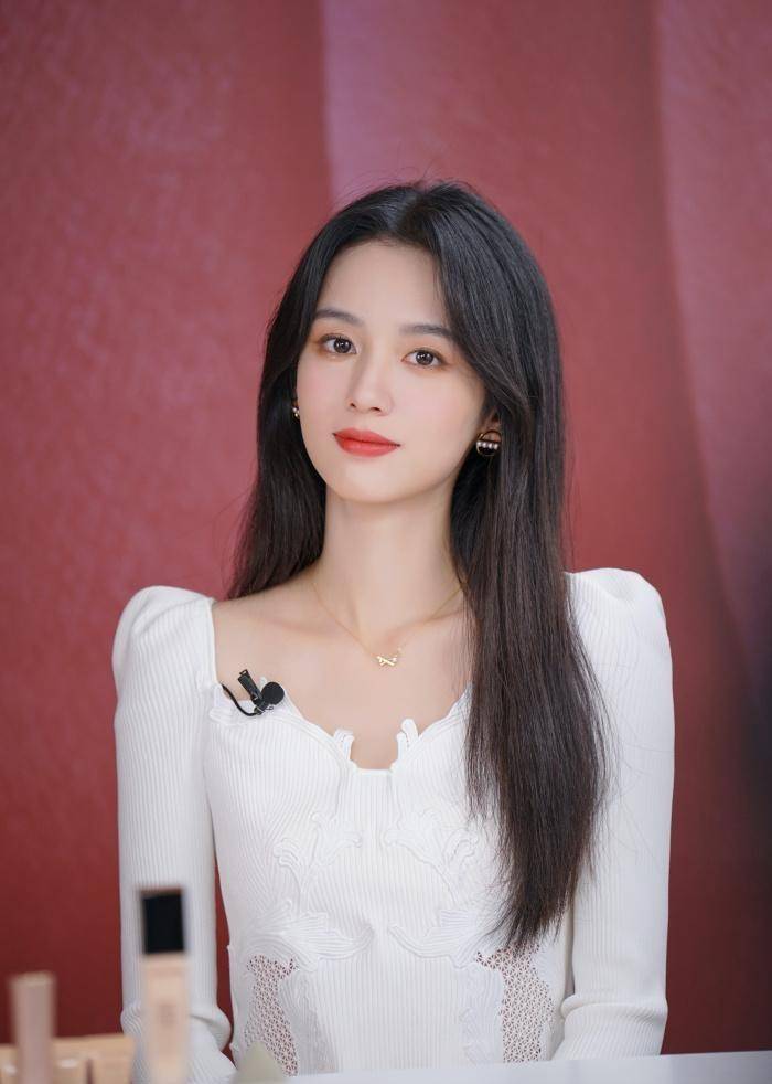 周也代言兰蔻品牌拍摄草坪照片"太棒了"_观众_山河_反差