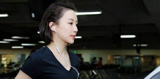 潘晓婷晒性感游泳照,恋爱后的生活丰富多彩!_天后_网友_身材