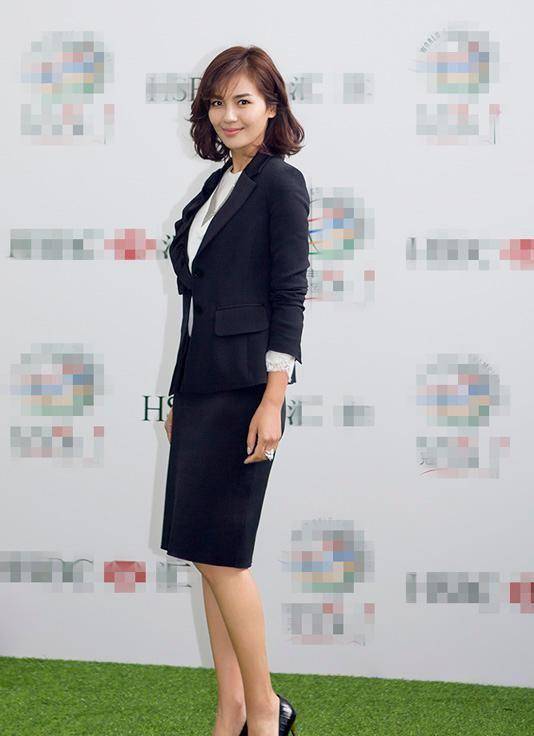刘涛把职业装穿成了典范穿出了传奇,穿多久都不会过时_西服_女性_白色