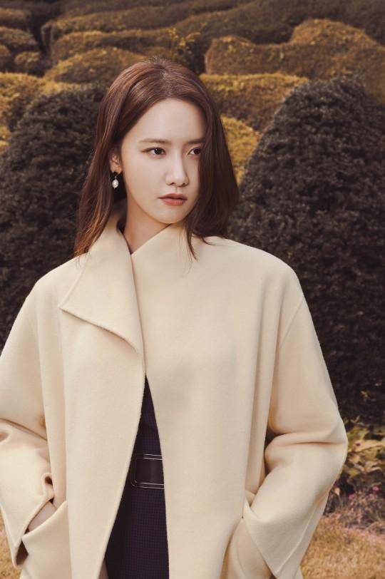 少女时代林允儿的外照这么美?你喜欢它?_衬衫_白色_裙子