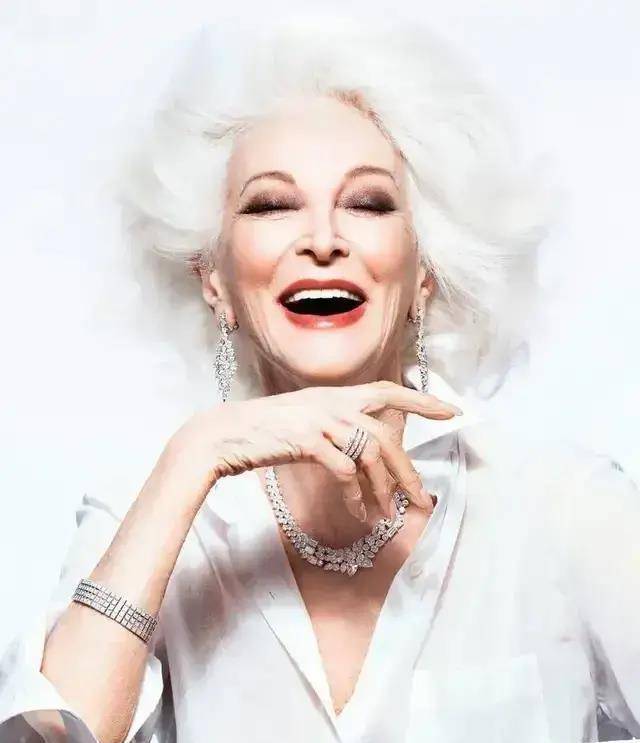 岁月不败美人,90岁超模奶奶卡门:想和我约会的人,请你活久一点_菲斯