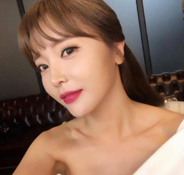 这回全世界女人都想知道的洪真英粉底液,真的来了,一个小时售空