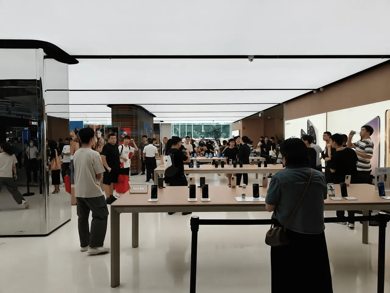 oppo全新形象旗舰店落地广州,成新晋打卡点_服务_产品_线下