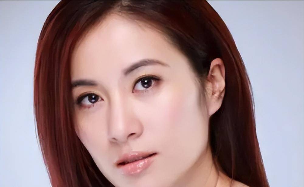 叶璇穿"免职裙"带货惹争议,为博眼球无下限,与贾乃亮不相上下_直播间_