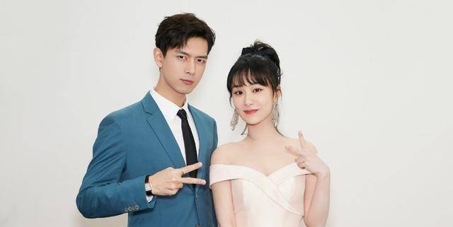 娱乐盛典成揭秘现场,杨紫想成熟,王一博真酷盖,肖战不得不服老_问题