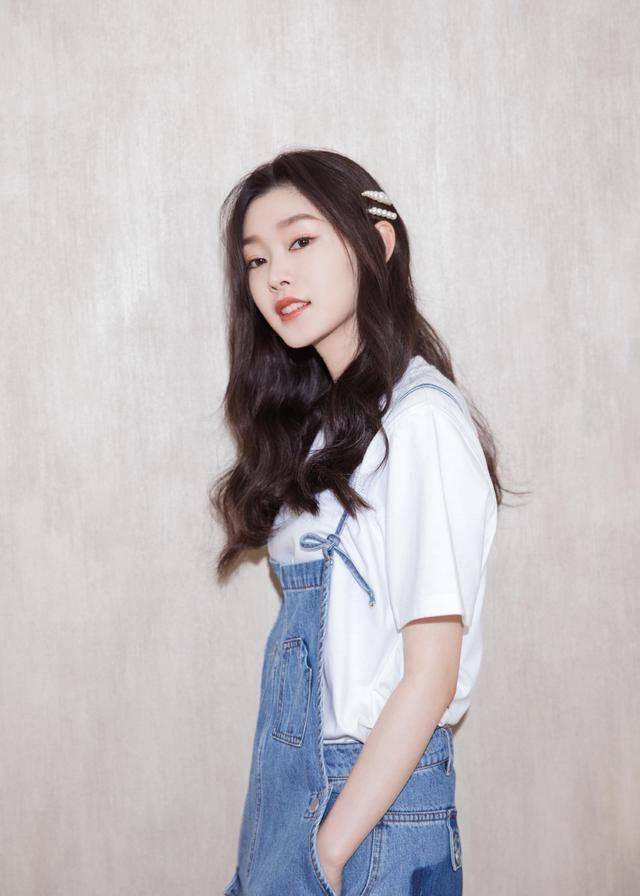 娱乐点评:赵丽颖,宋轶,杨超越,张子枫,林峯,岳云鹏_岳岳_父亲_情书