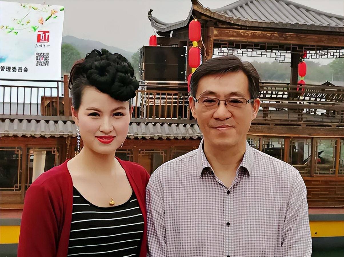 将一生献给音乐的印青,对妻子与女儿始终怀有愧疚_工作_创作_歌曲