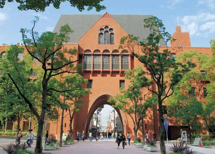 产近甲龙:近畿大学,京都产业大学,甲南大学,龙骨大学.