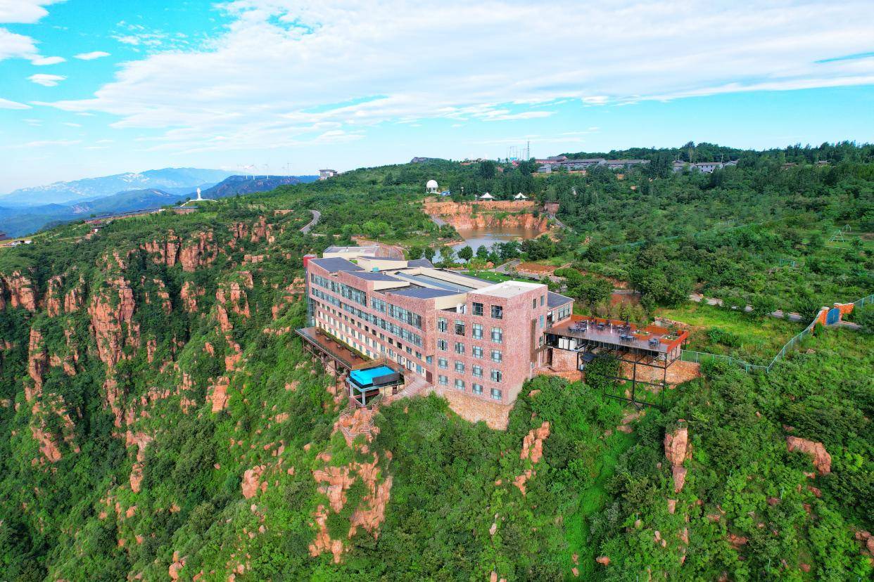 河南大山里的清凉仙境,山野间的悬崖酒店,太合适避暑度假了_伏羲山