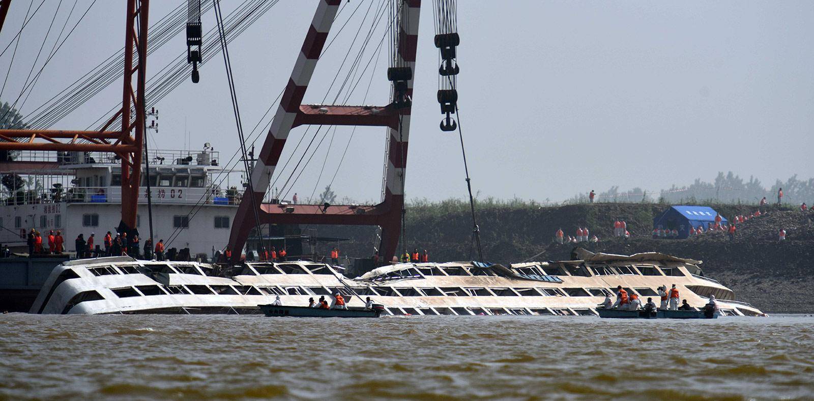 2015年儿童节,惨烈的长江游轮沉船事件,442人遇难,仅12人幸存_进行