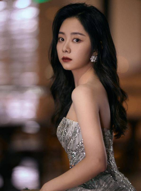 谭松韵天降结婚瓜,借315在线打假又宣传新剧,辟谣结婚又分手_演技
