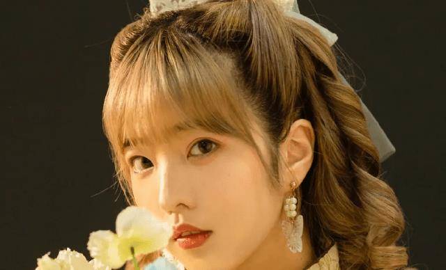 网红郝一点生活素颜照,卸妆后痘印明显,小娇妻人设也就这样?