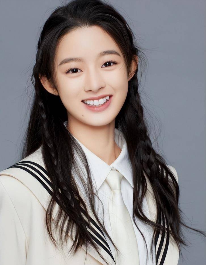 杨幂旗下的最美小童星,演戏有灵气,承包了各路女主的少女时代_莫扎特