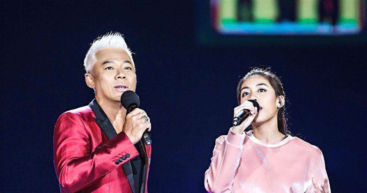 巫启贤晒出全家福,其大女儿与王源同校?_照片_肤色_天赋