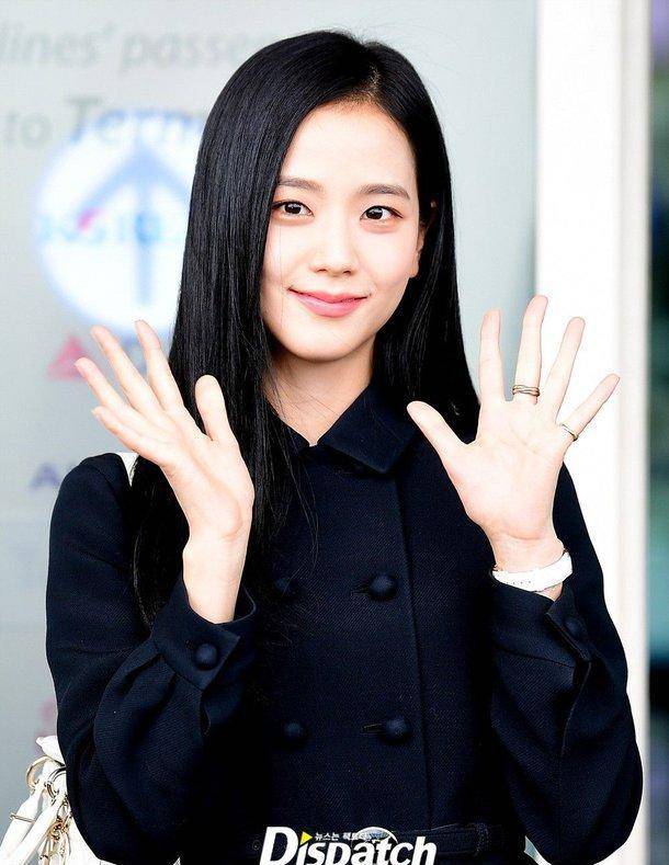 blackpink,金智秀,朴彩英拉开"巴黎时装周"之旅_黑色_jisoo_专辑