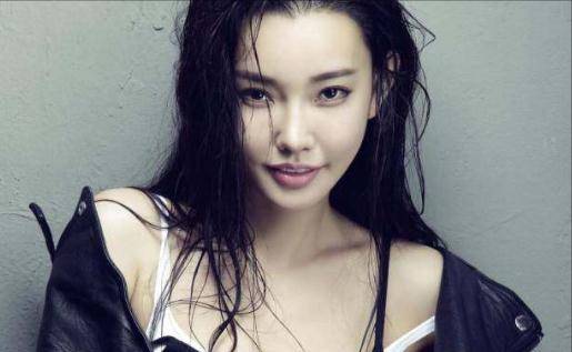 她是周润发的"干女儿",被王晶力捧的女人,身材样貌不输邱淑贞_童菲