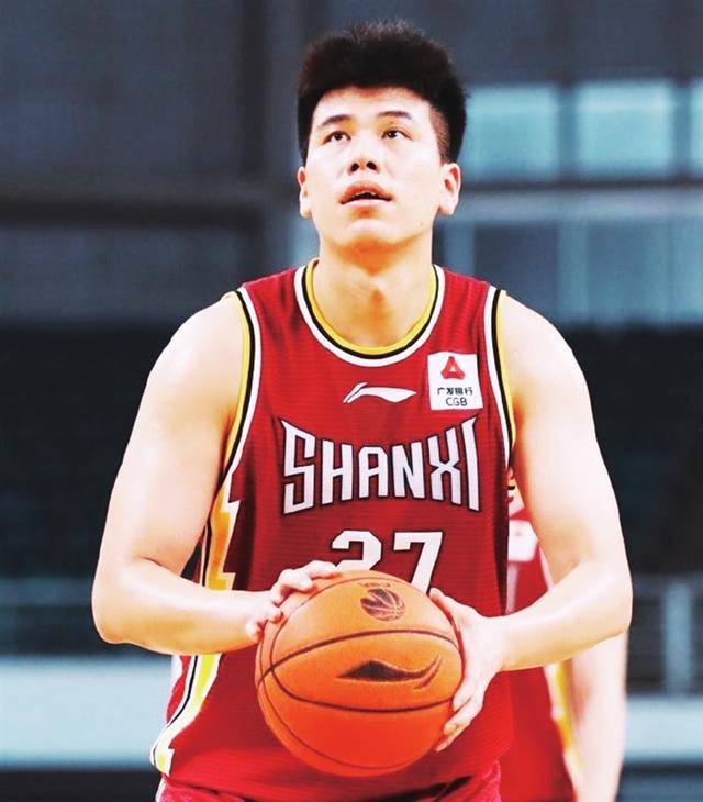 宁波富邦有意优秀内线球员_大学_万圣伟_1