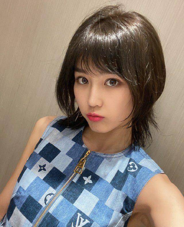 男方爆料称,一方面,张莫涵多次在朋友圈中秀她在北京喝大酒,聚会庆生