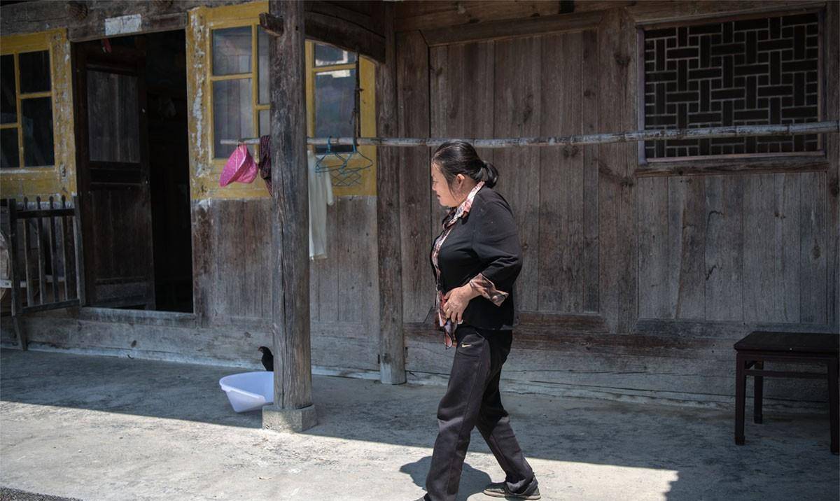 72岁的母亲对46岁的女儿说:你在母亲面前受伤就好了_白春香_刘琼_女婿