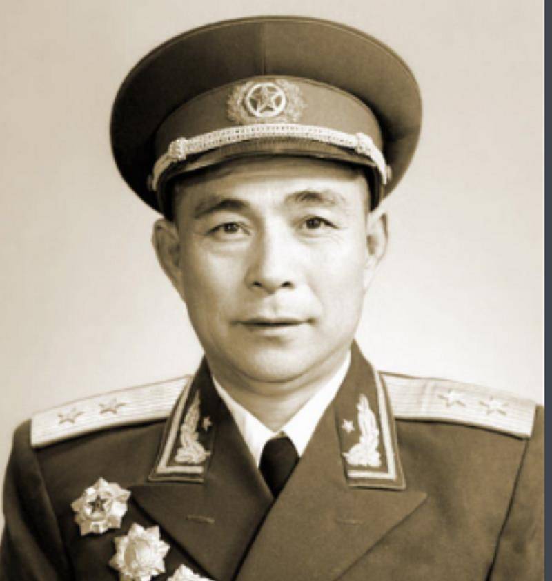 中将年轻时拼命挣钱养家,临终前留下一个遗产,唯有医生才能取出_刘飞