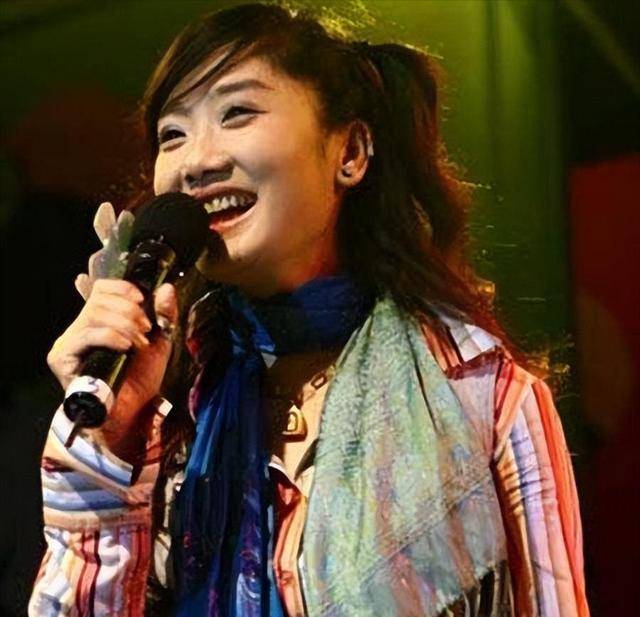 玲花大醉,她结婚时,我大哭,孩子只差100天_工作_组合_凤凰传奇