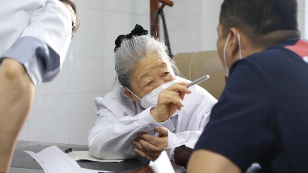 东城中医医院特聘专家柯微君,候雅军做客《记忆·国医》:长寿的秘诀是