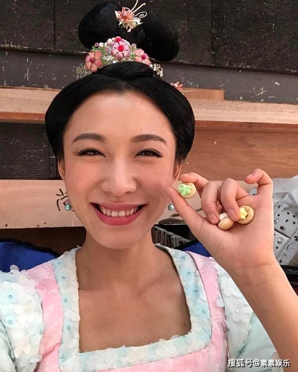 何超琼出席富商曾文豪家宴,干女儿曾昭仪和妈妈开心合影_李美慧_生日