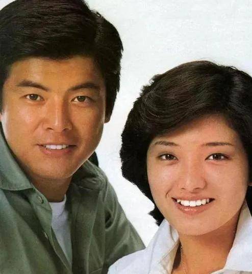 张艺谋也曾说过,"谋女郎"们是照着他的梦中情人山口百惠选的,可见巅峰