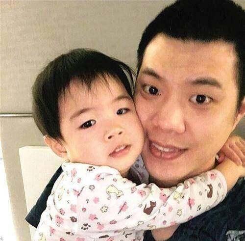 自爆家丑只为搞臭老婆,连向华强太太都骂他是疯狗_黄毅清_pgone_黄奕