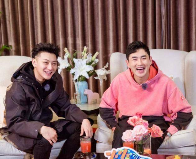 当他拿出化妆包,周冬雨看懵_节目_王彦霖_偶像