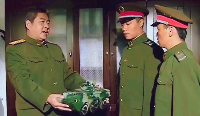 士兵突击:王团长器重许三多,为何却让其独守军营?